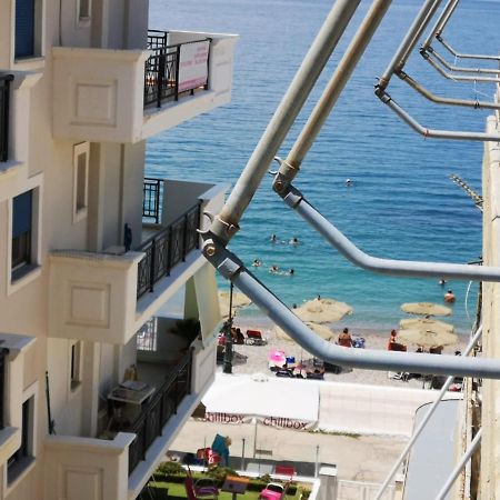 Comfortable Beachfront Apartment Лутракі Екстер'єр фото