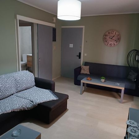 Comfortable Beachfront Apartment Лутракі Екстер'єр фото