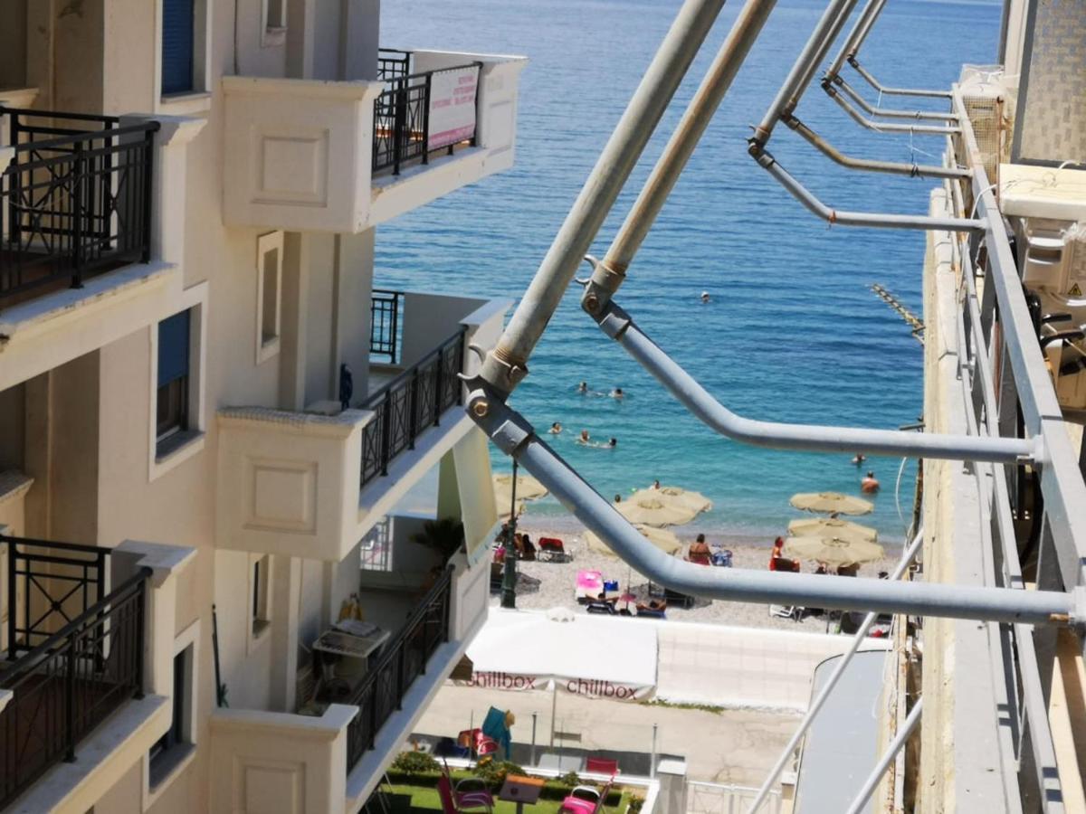 Comfortable Beachfront Apartment Лутракі Екстер'єр фото