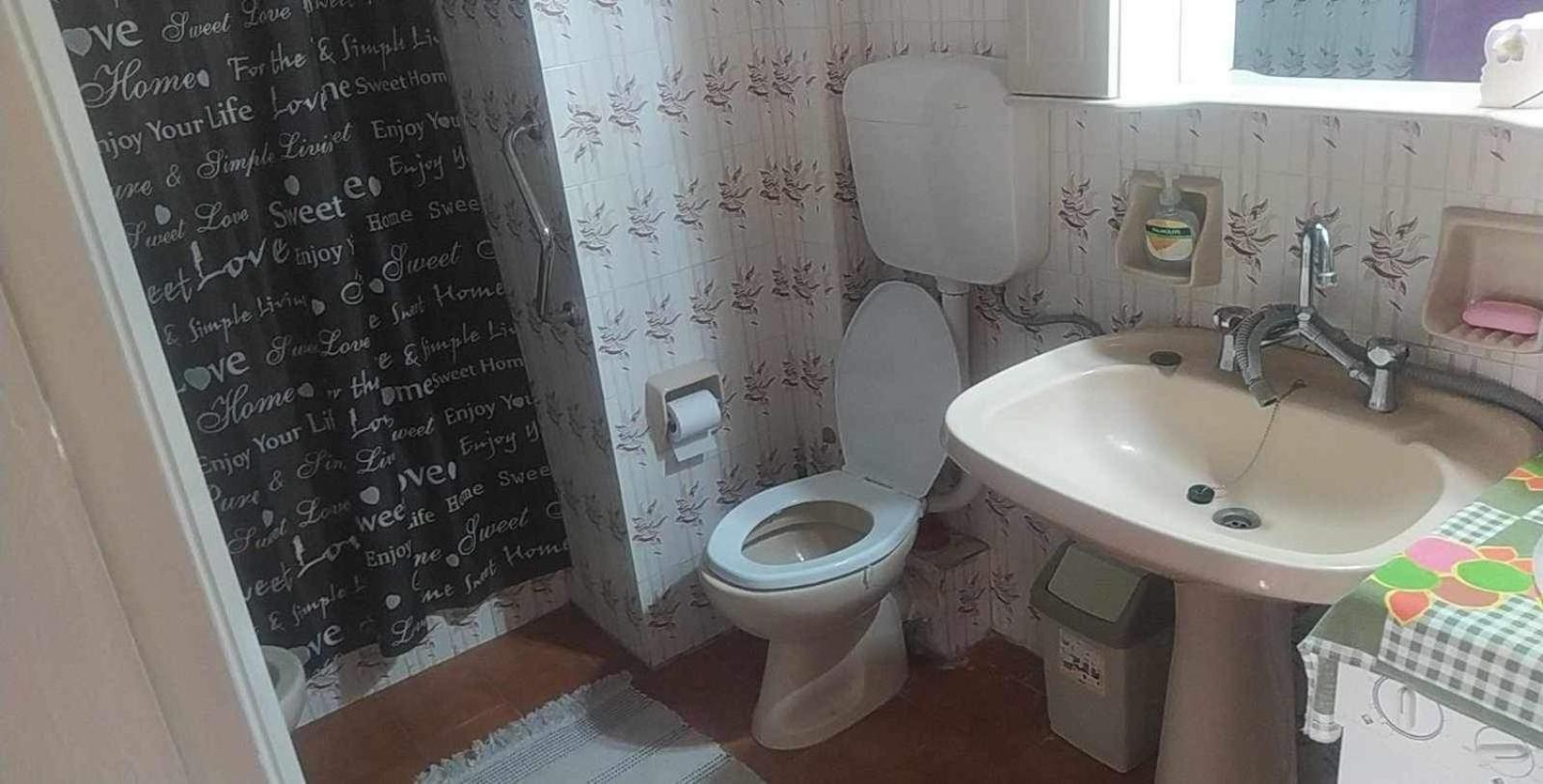 Comfortable Beachfront Apartment Лутракі Екстер'єр фото