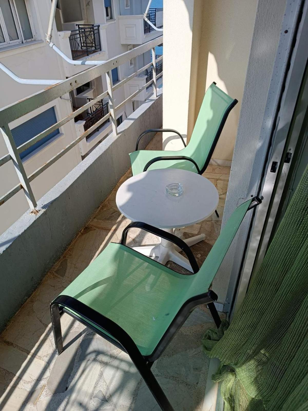 Comfortable Beachfront Apartment Лутракі Екстер'єр фото