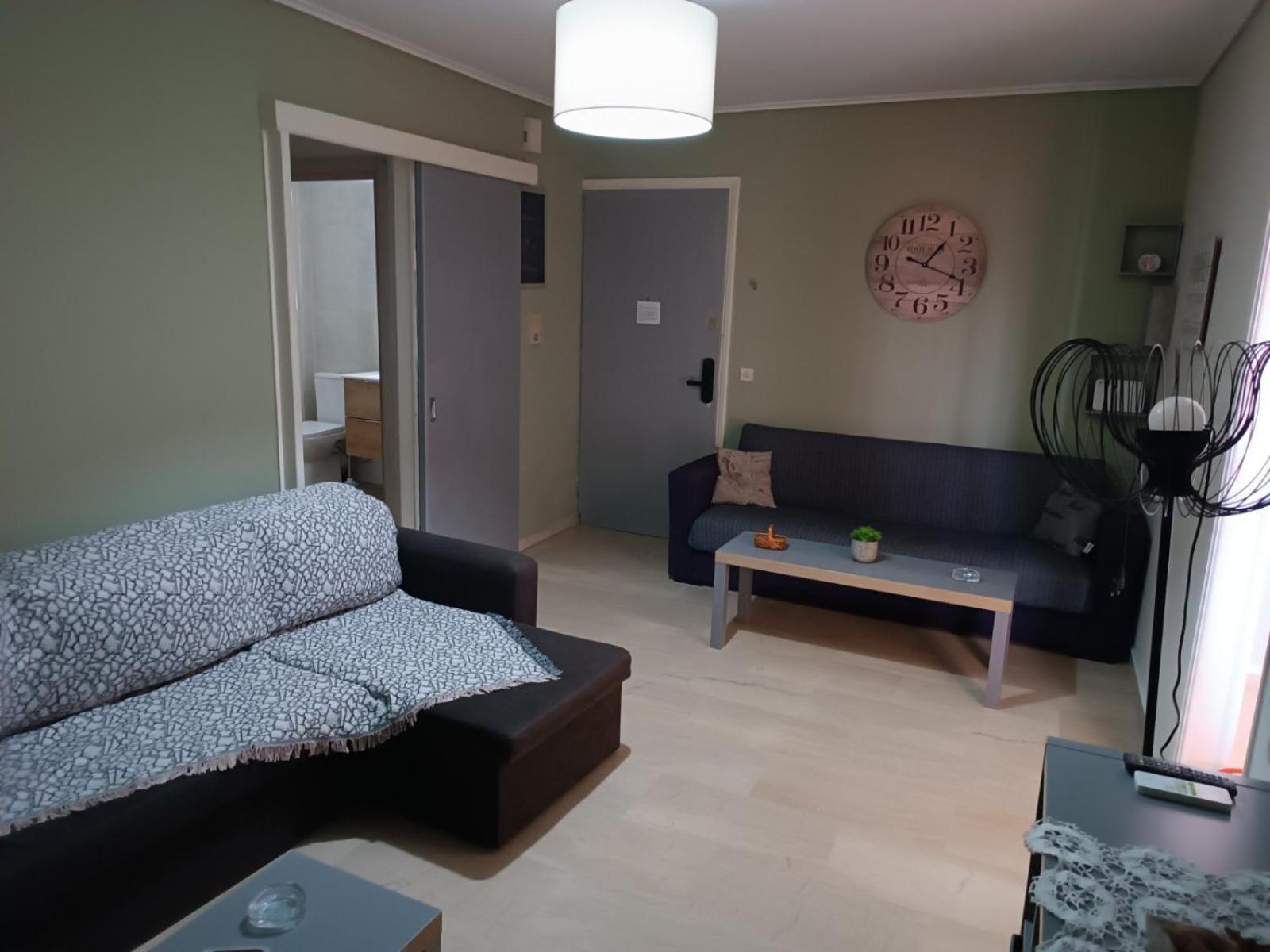 Comfortable Beachfront Apartment Лутракі Екстер'єр фото