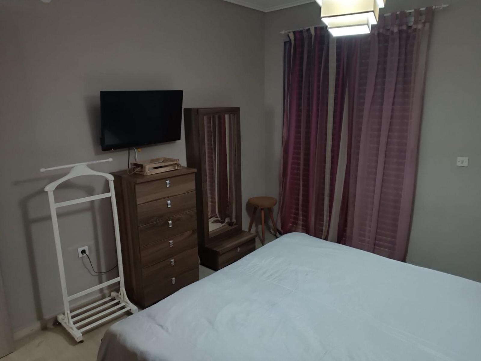 Comfortable Beachfront Apartment Лутракі Екстер'єр фото