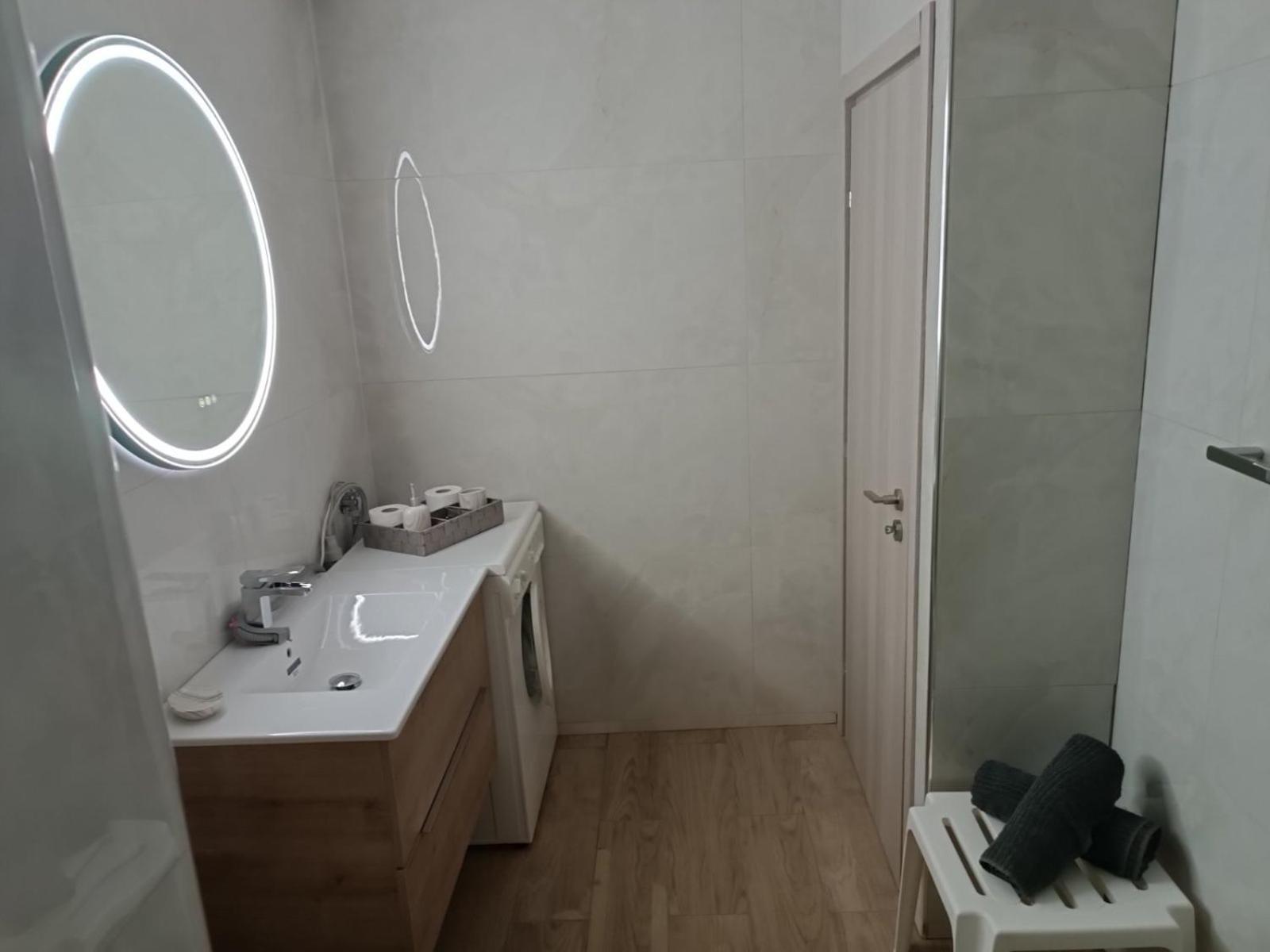 Comfortable Beachfront Apartment Лутракі Екстер'єр фото
